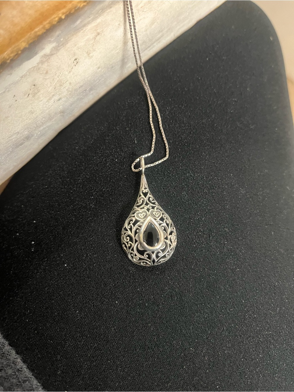 Sterling Silver Teardrop Pendant Necklace with Black agate Stone